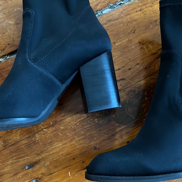 Intentionally Blank Black Scuba Boot - Picture 11 of 12